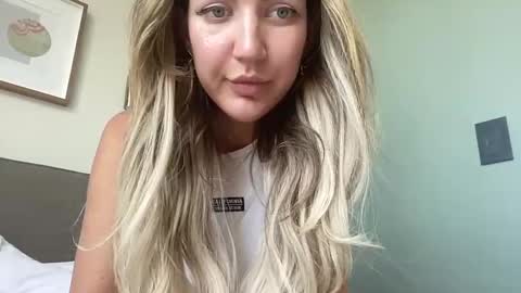 velonira online show from 11.17.25