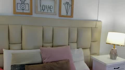 Snapshot of velora_ chatting on 10.19.25 Velora online show from 10.19.25