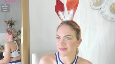 Snapshot of velora_ chatting on 11.02.25 Velora online show from 11.02.25