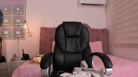 Snapshot of velveet_ chatting on 09.13.25 velveet_ online show from 09.13.25