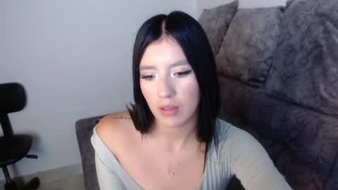 Snapshot of velvet_28_ chatting on 09.23.25 velvet_28_ online show from 09.23.25