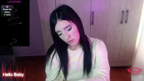 Snapshot of velvet_28_ chatting on 10.28.25 velvet_28_ online show from 10.28.25