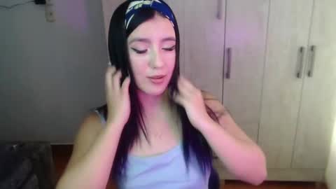 Snapshot of velvet_28_ chatting on 11.06.25 velvet_28_ online show from 11.06.25