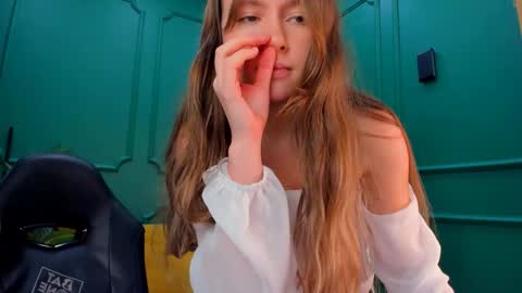 Snapshot of velvet_cherry chatting on 12.05.24 velvet_cherry online show from 12.05.24