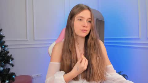 Snapshot of velvet_cherry chatting on 12.17.24 velvet_cherry online show from 12.17.24