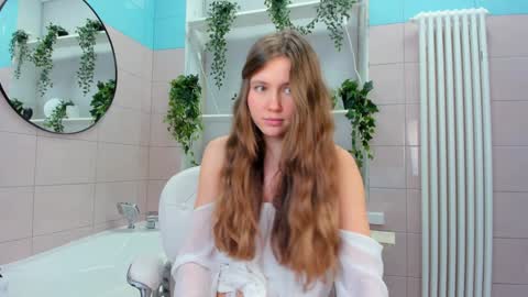 Snapshot of velvet_cherry chatting on 01.21.25 velvet_cherry online show from 01.21.25