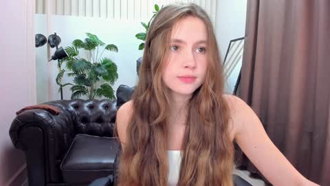 Snapshot of velvet_cherry chatting on 02.05.25 velvet_cherry online show from 02.05.25