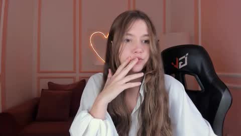 Snapshot of velvet_cherry chatting on 09.24.25 velvet_cherry online show from 09.24.25