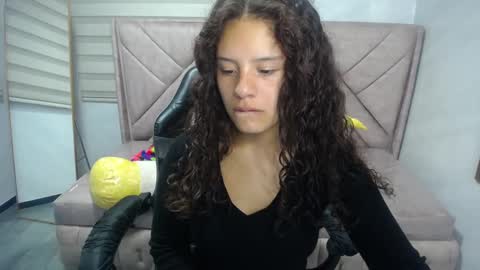 velvet_moon_v online show from 09.11.25