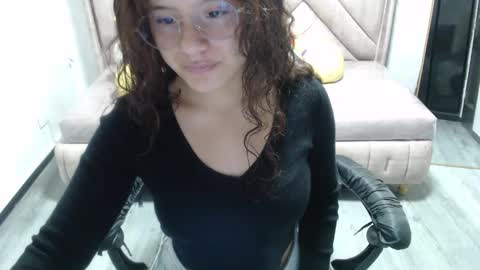 velvet_moon_v online show from 11.10.25