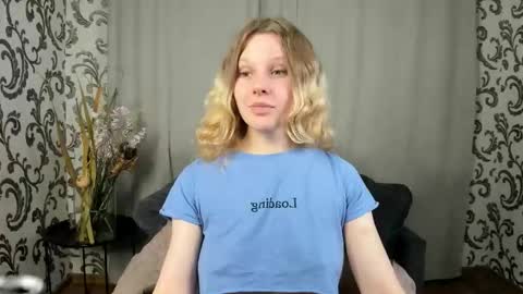 velvet_peach_ online show from 11.19.25