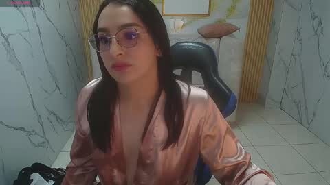 Snapshot of velvet_s chatting on 05.08.26 vero online show from 05.08.26