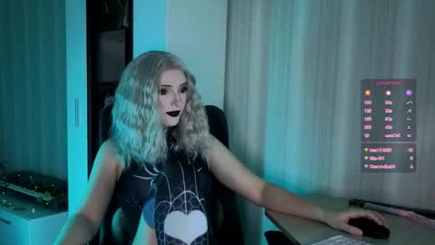 Snapshot of velvet_siren chatting on 11.04.25 Violet online show from 11.04.25