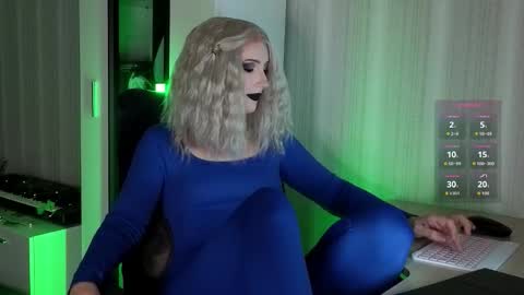 Snapshot of velvet_siren chatting on 11.11.25 Violet online show from 11.11.25