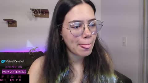 Snapshot of velvetcrystal chatting on 10.10.25 Crystal PVT OPEN online show from 10.10.25