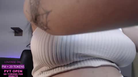 Snapshot of velvetcrystal chatting on 11.13.25 Crystal PVT OPEN online show from 11.13.25