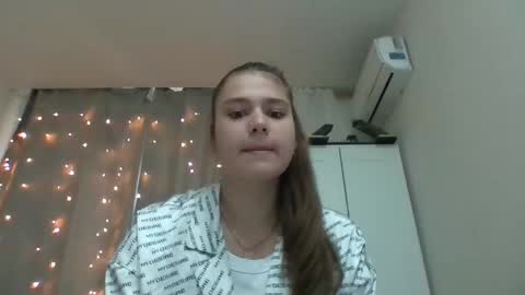 Snapshot of velveted_ivy chatting on 11.06.25 velveted_ivy online show from 11.06.25