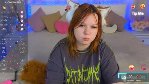Snapshot of velvetvixonx chatting on 09.15.25 velvetvixonx online show from 09.15.25