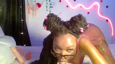 Snapshot of velvetyvixen chatting on 10.02.25 COCO XOXO online show from 10.02.25