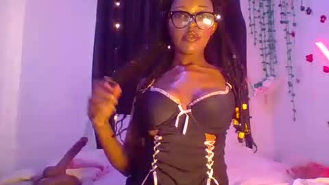 Snapshot of velvetyvixen chatting on 10.08.25 COCO XOXO online show from 10.08.25