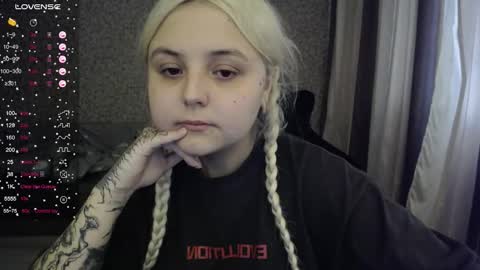 Snapshot of vendymories chatting on 10.01.25 eva 3 online show from 10.01.25