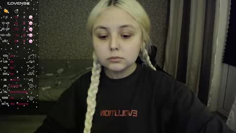 Snapshot of vendymories chatting on 10.04.25 eva 3 online show from 10.04.25