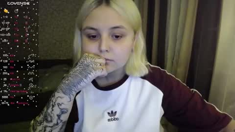 Snapshot of vendymories chatting on 10.30.25 eva 3 online show from 10.30.25