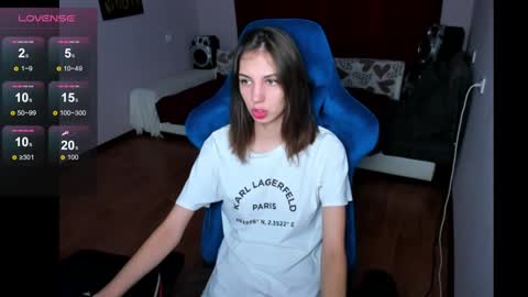 Snapshot of veneradi615 chatting on 12.11.24 veneradi615 online show from 12.11.24