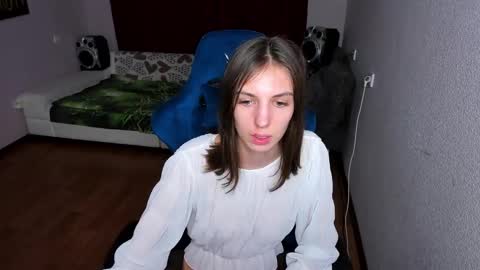 Snapshot of veneradi615 chatting on 02.15.25 veneradi615 online show from 02.15.25