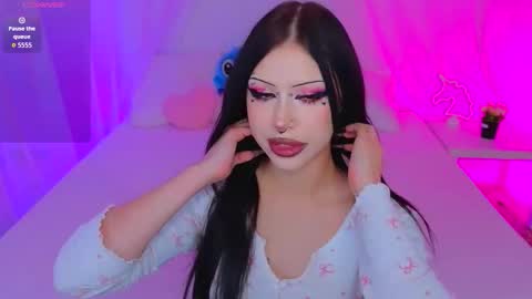 Vivian online show from 11.04.25