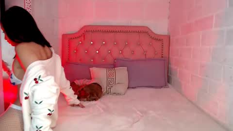 emily independent account  MY conextion 1100 GTM  to  17hr GTM online show from 11.12.25