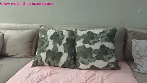 Snapshot of venus_oats chatting on 10.17.25 Teresa online show from 10.17.25