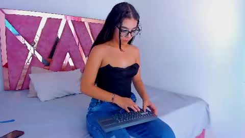 Snapshot of venus_secrets chatting on 06.12.26 VERONICA online show from 06.12.26