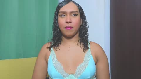 Snapshot of venus_speer chatting on 12.06.24 Luisa online show from 12.06.24