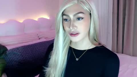 Venus Sunrise Bombshell online show from 04.21.26