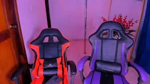 Snapshot of venus_velvet chatting on 10.04.25 venus_velvet online show from 10.04.25