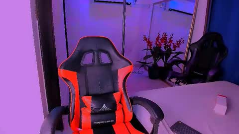 Snapshot of venus_velvet chatting on 10.05.25 venus_velvet online show from 10.05.25