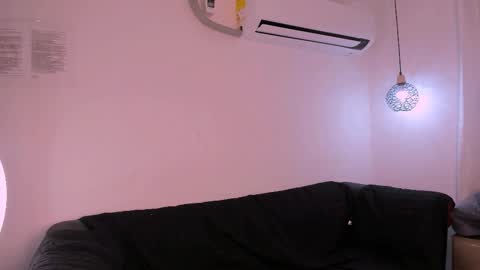 Snapshot of venus_velvet chatting on 10.17.25 venus_velvet online show from 10.17.25