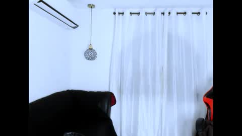 Snapshot of venus_velvet chatting on 11.13.25 venus_velvet online show from 11.13.25