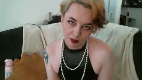 Snapshot of venusianplay chatting on 10.27.25 venusian online show from 10.27.25