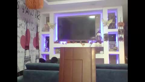 Snapshot of venusina07 chatting on 10.19.25 VENUSINA07 online show from 10.19.25