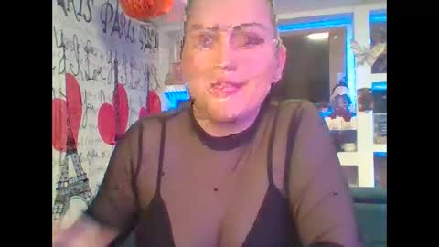 Snapshot of venusina07 chatting on 10.22.25 VENUSINA07 online show from 10.22.25