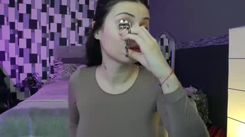 venusinylons online show from 12.14.25