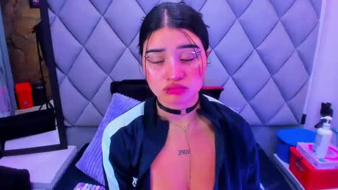 Venusowen  online show from 11.21.25