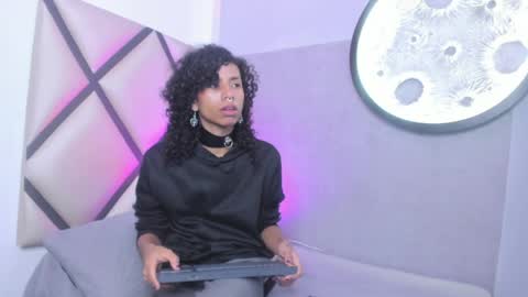 venuss_03 online show from 04.02.26