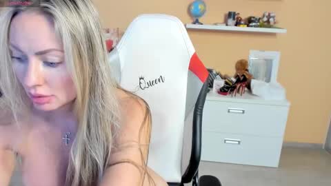 Snapshot of veola_new chatting on 02.17.25 Violetta online show from 02.17.25
