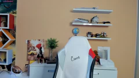 Snapshot of veola_new chatting on 02.23.25 Violetta online show from 02.23.25