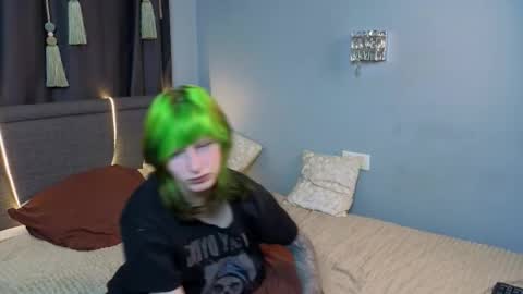 Snapshot of veolatownson chatting on 09.29.25 Erica online show from 09.29.25