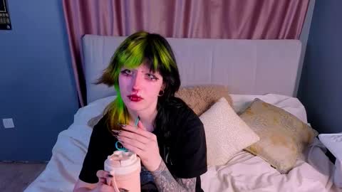 Snapshot of veolatownson chatting on 10.16.25 Erica online show from 10.16.25