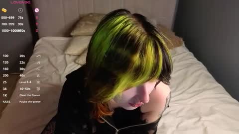 Snapshot of veolatownson chatting on 10.29.25 Erica online show from 10.29.25